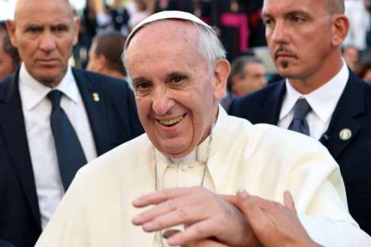 Papst Franziskus fordert menschenwürdiges Leben für alle Flüchtlinge