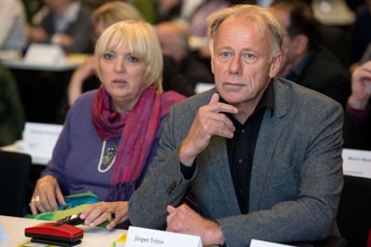 Für die Grünen nehmen unter anderem Claudia Roth und Jürgen Trittin an den Sondierungsgesprächen teil