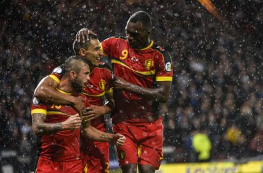 Steven Defour, Nacer Chadli und Christian Benteke