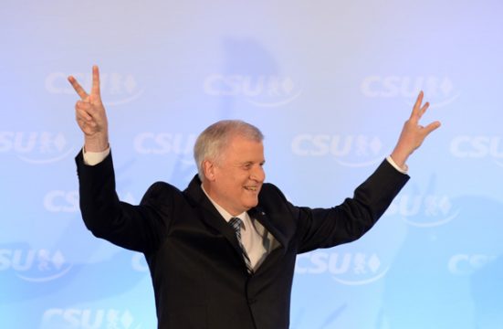 Seehofers CSU erobert die absolute Mehrheit