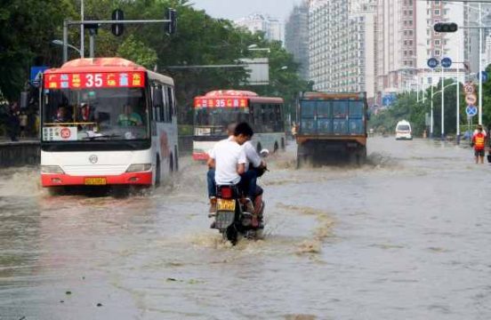 Die Stadt Shantou ion der südchinesischen Provinz Guangdon steht nach Taifun "Usagi" unter Wasserg