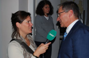BRF-Reporterin Simonne Doepgen mit Direktor Toni Wimmer