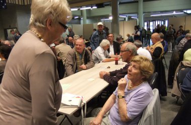 Skat-EM in St. Vith eröffnet: die 90-jährige Irmgard Stronk aus München