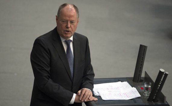 Steinbrück rechnet mit Merkel ab