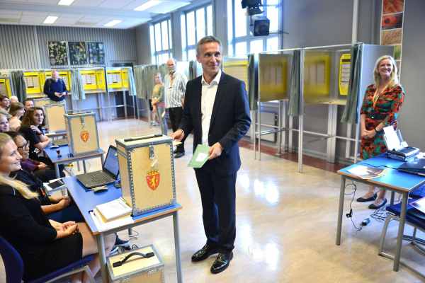 Norwegens Ministerpräsident Jens Stoltenberg (Ap) wählte bereits am Sonntag in Oslo