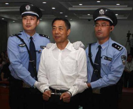 Bo Xilai (M.) ist zu lebenslanger Haft verurteilt worden