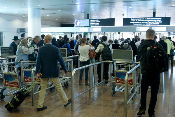 Bummelstreik der Zöllner im Flughafen Zaventem