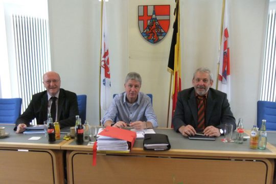 Rettungsdienst: Bürgermeister richten Appell an Sanitäter: Emil Dannemark, Friedhelm Wirtz und Klaus Schumacher