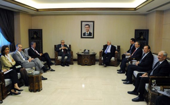 Lakhdar Brahimi bei Gesprächen mit Außenminister Walid al-Muallim in Damaskus