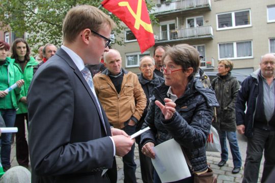 Demo gegen den Fiskalpakt vor dem PDG in Eupen