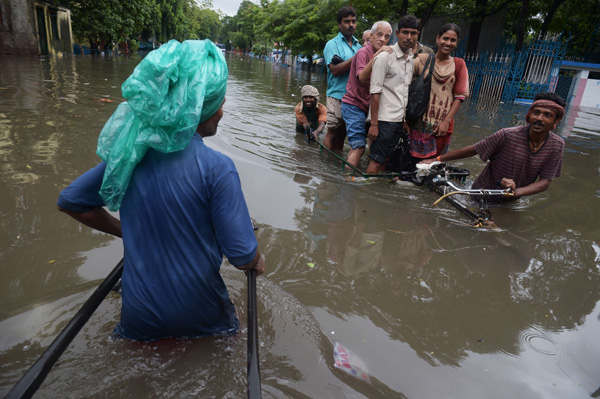 Heftiger Regen und Überschwemmungen in Indien (Bild: Kalkutta, 26. Oktober)