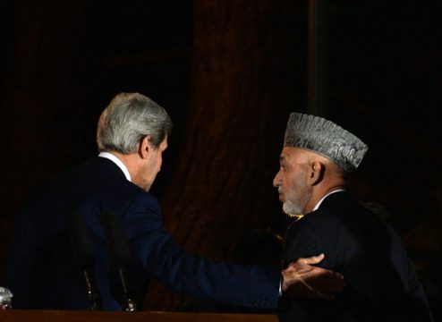 US-Außenminister John Kerry mit dem afghanischen Präsidenten Hamid Karsai