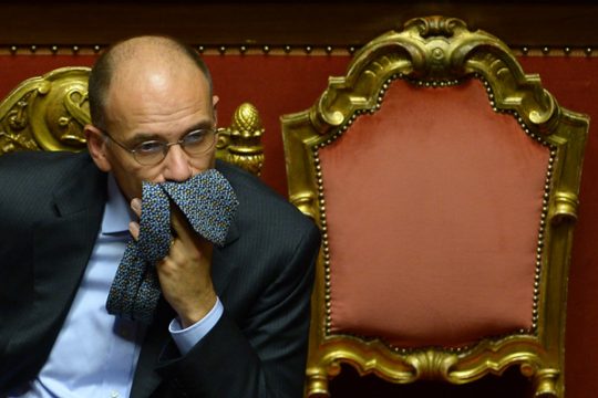 Banges Warten: Italiens Premier Enrico Letta vor der Vertrauensabstimmung im Senat