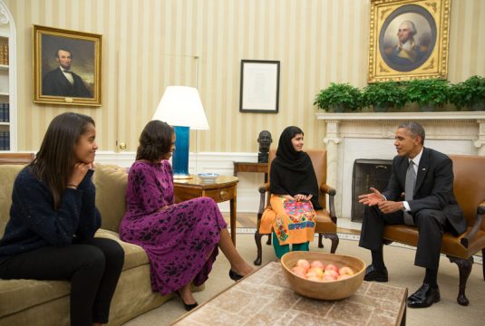 Malala Yousafzai zu Gast bei den Obamas