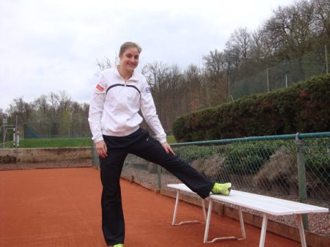 Marie Benoît beim Stretching