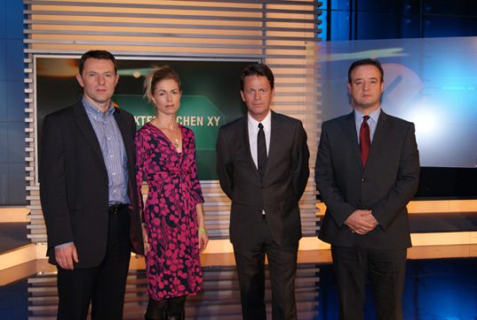 Aktenzeichen XY... ungelöst: Gerry und Kate McCann, Rudi Cerne und Andy Redwood von Scotland Yard