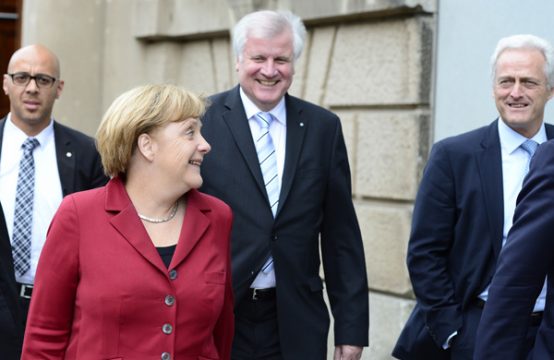 Kanzlerin Angela Merkel (CDU) und Horst Seehofer (CSU) nach den Sondierungsgesprächen am Donnerstag in Berlin