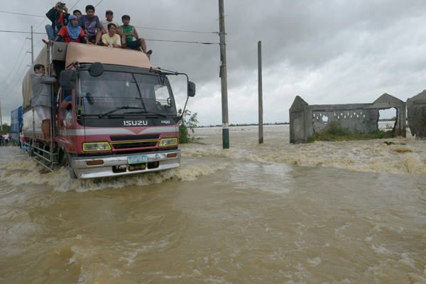 Taifun "Nari" löst auf den Philippinen Überschwemmungen aus