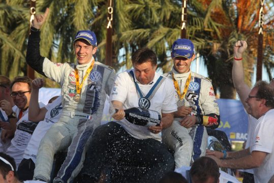 Co Julien Ingrassia und Sébastien Ogier mit Teamchef Jost Capito