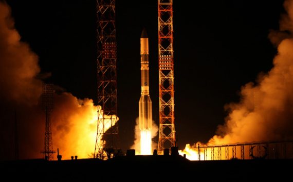 Russische Trägerrakete vom Typ Proton-M bringt US-Kommunikationssatelliten ins All