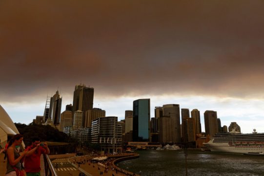 Buschbrände machen dem Süden Australiens zu schaffen: Dicker Rauch über Sydney