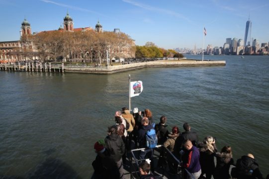 Ein Jahr nach Hurrikan "Sandy": Erste Besucher unterwegs nach Ellis Island