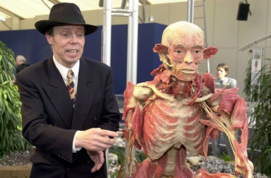 Der Leichenpräparator Gunter von Hagens am 11.2.2000 in Köln