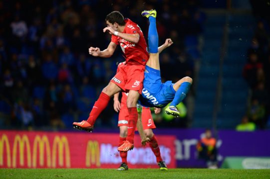 Jelle Vossen trifft mit Fallrückzieher zum 1-0 gegen Kortrijk