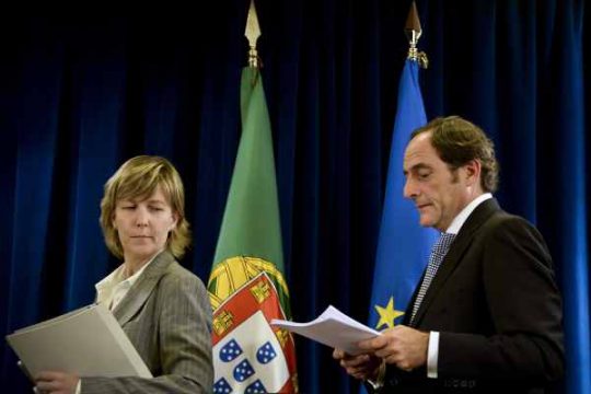 Portugals Finanzministerin Maria Luis Albuquerque und der stellvertretende Regierungschef Paulo Portas