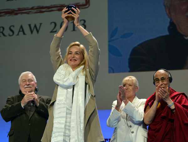 Sharon Stone mit Peace Summit Award 2013 geehrt