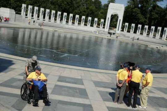 US-Veteranen auf dem Gelände des das National World War II Memorial in der Hauptstadt Washington