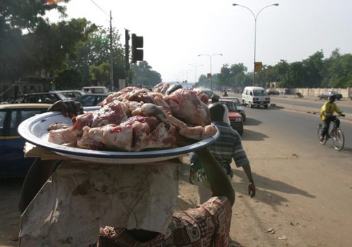 Cholera wird über verunreinigtes Wasser oder Lebensmittel übertragen (Bild: Kano in Nigeria, 2008)