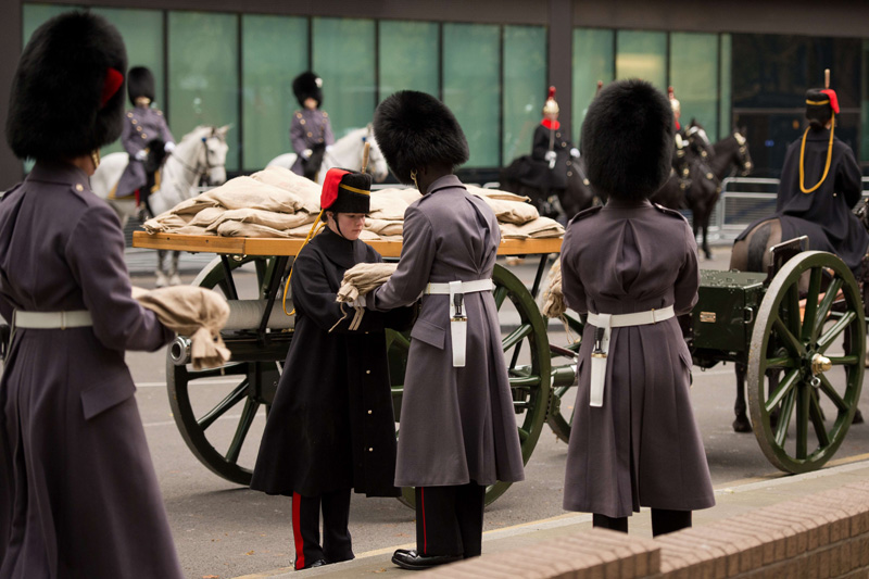 70 Säcke mit Erde aus Flandern sind für die Gedenkfeiern zum Ersten Weltkrieg nach London gebracht worden