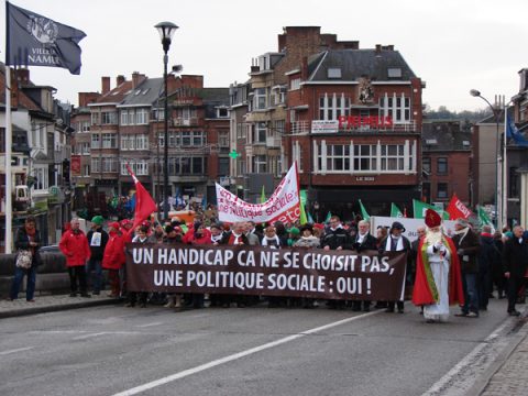 Demo gegen Kürzungen im Behindertensektor in Namur