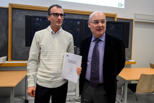 François Bochud und Patrice Mangin vom CHUV mit dem "Arafat-Bericht"