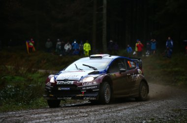 Rallye Wales: Neuville nach Tag eins auf Rang zwei