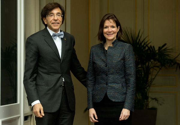 Premier Elio Di Rupo mit US_Botschafterin Denise Bauer