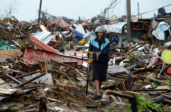 Tacloban wird durch den Taifun "Haiyan" komplett verwüstet