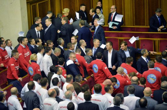 Nach dem Stopp der EU-Annäherung: Turbulente Parlamentssitzung in Kiew