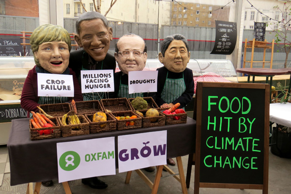 Aktivisten der Organisation "Oxfam" am 10. November in Warschau