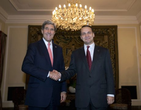 Außenminister Kerry (l.) und Sikorski