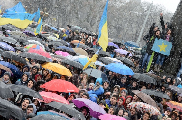 Demonstration für EU-Kurs unter starkem Schneefall in Kiew