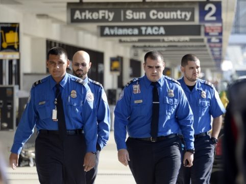 Flughafen-Tragödie in Los Angeles: Bestürzte Mitarbeiter der Transportsicherheitsbehörde TSA