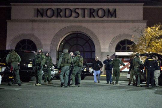 Großer Polizeieinsatz vor der Garden State Plaza Mall