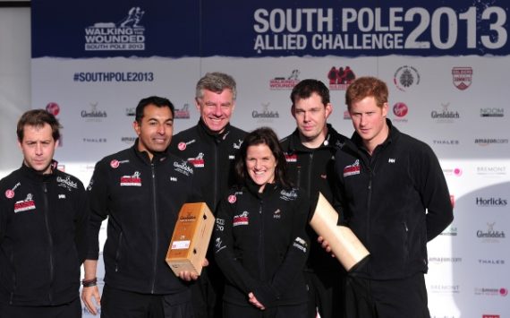 Südpol-Abenteuer: Prinz Harry (r.) mit einem Teil der britischen Mannschaft (Bild vom 14.11.)