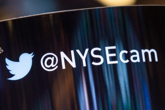 Twitter-Logo im Handelssaal der New York Stock Exchange