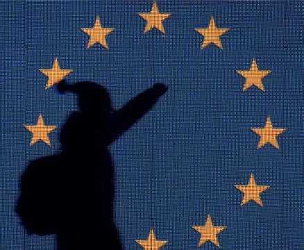 Schatten eines pro-europäischen Demonstranten bei Protesten in Kiev am 27. November