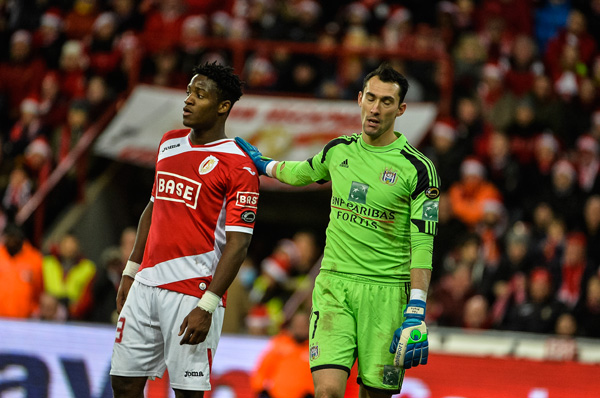 Michy Batshuayi (Standard) und Silvio Proto (Anderlecht)