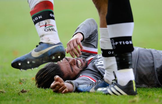 Standard Lüttich patzt bei OHL - Mehdi Carcela am Boden