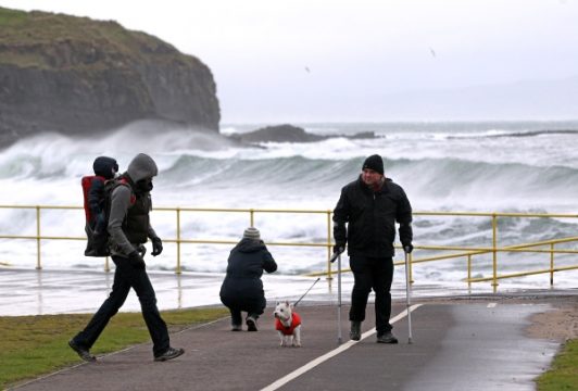 Schwerer Sturm über Großbritannien - Bild: Portrush, Nordirland (24.12.)